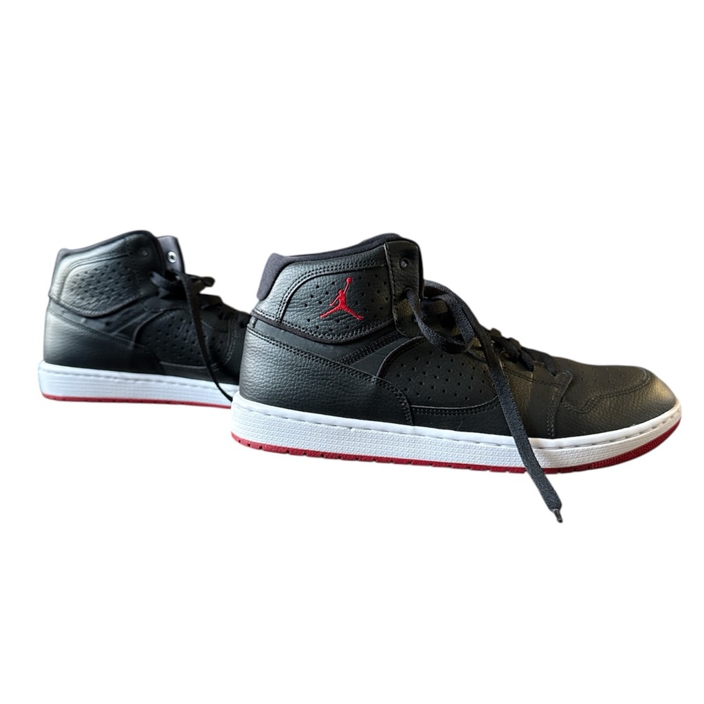 Nike Jordan Black and Red Men’s basketball shoes, size 10.5
